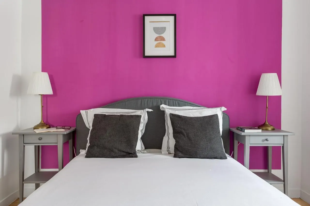 Joivy Stylish 2-Bed Apt With Balcony In Lapa, 5Mins To National Museum Of Ancient Art Appartement Lissabon