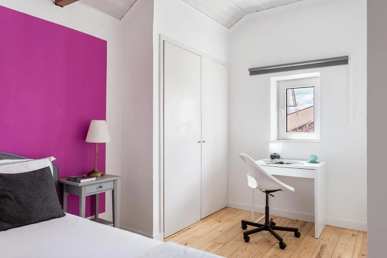 Joivy Stylish 2-Bed Apt With Balcony In Lapa, 5Mins To National Museum Of Ancient Art Appartement Lissabon