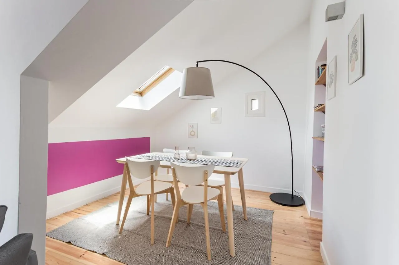 Joivy Stylish 2-Bed Apt With Balcony In Lapa, 5Mins To National Museum Of Ancient Art Appartement Lissabon