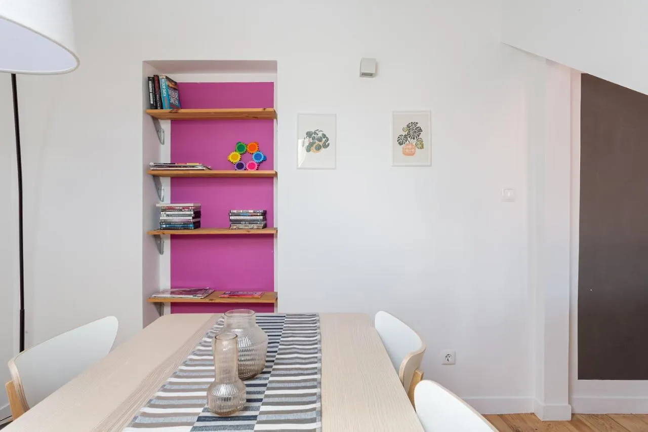 Joivy Stylish 2-Bed Apt With Balcony In Lapa, 5Mins To National Museum Of Ancient Art Appartement Lissabon