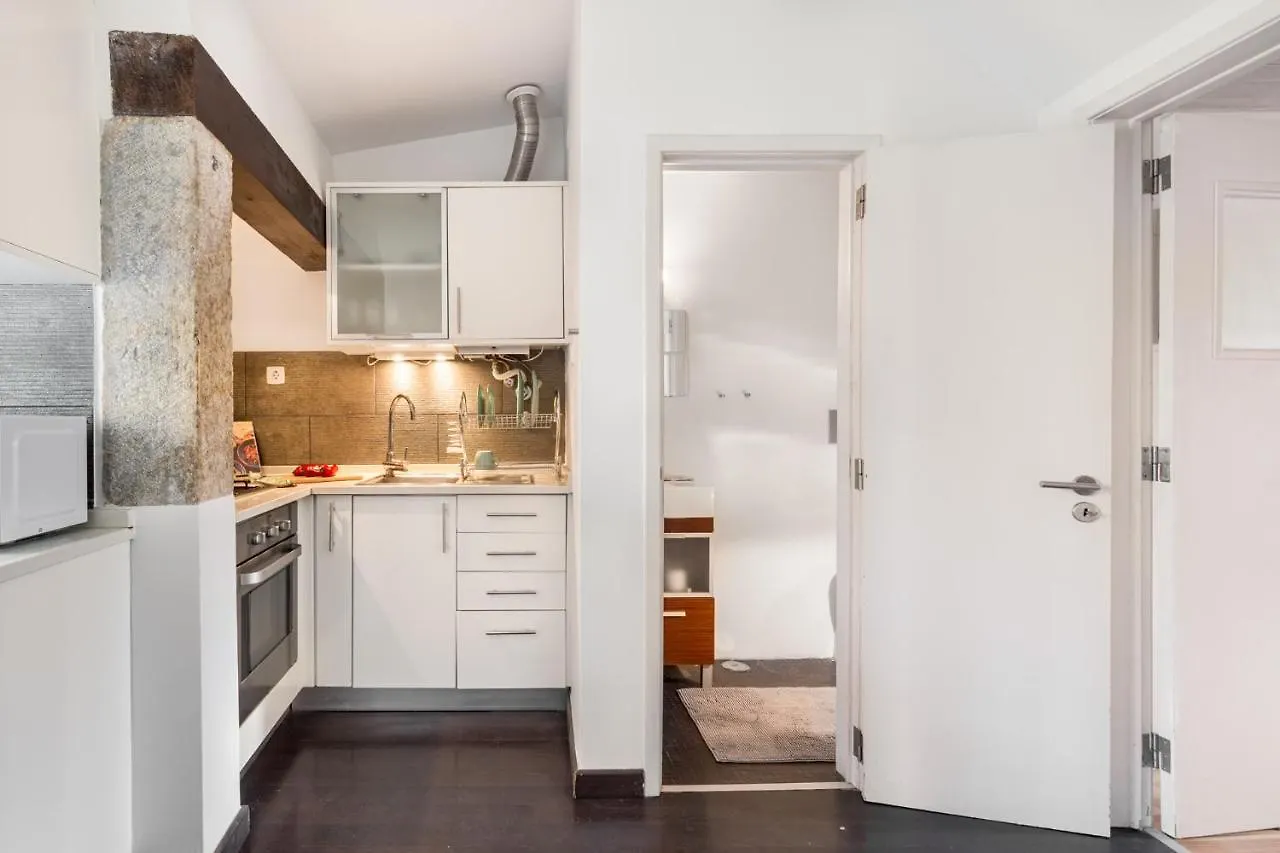 Joivy Stylish 2-Bed Apt With Balcony In Lapa, 5Mins To National Museum Of Ancient Art Appartement Lissabon
