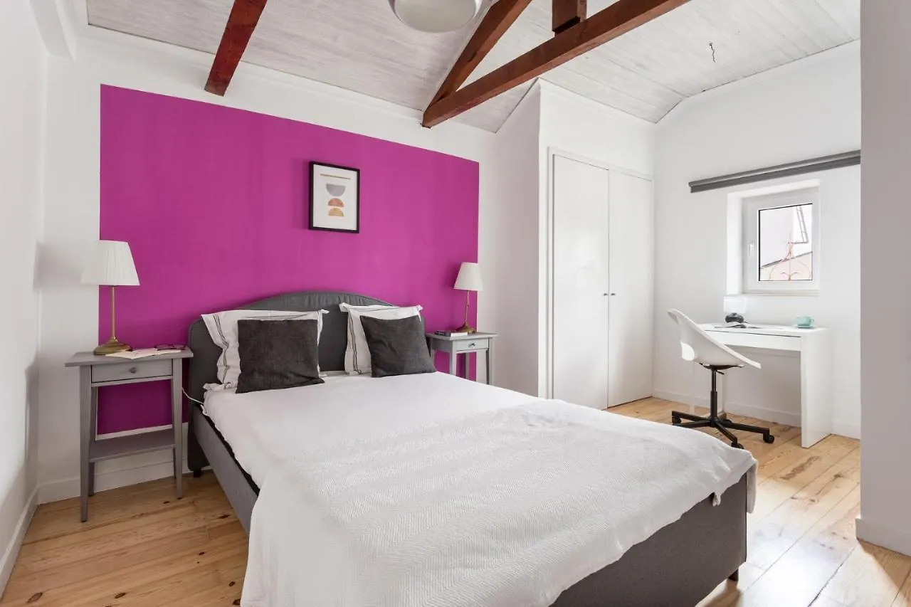 Joivy Stylish 2-Bed Apt With Balcony In Lapa, 5Mins To National Museum Of Ancient Art Appartement Lissabon