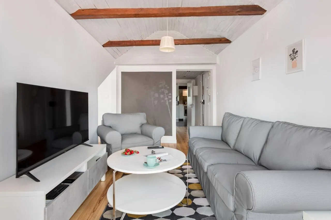 Joivy Stylish 2-Bed Apt With Balcony In Lapa, 5Mins To National Museum Of Ancient Art Apartment Lisbon 0*,  Portugal