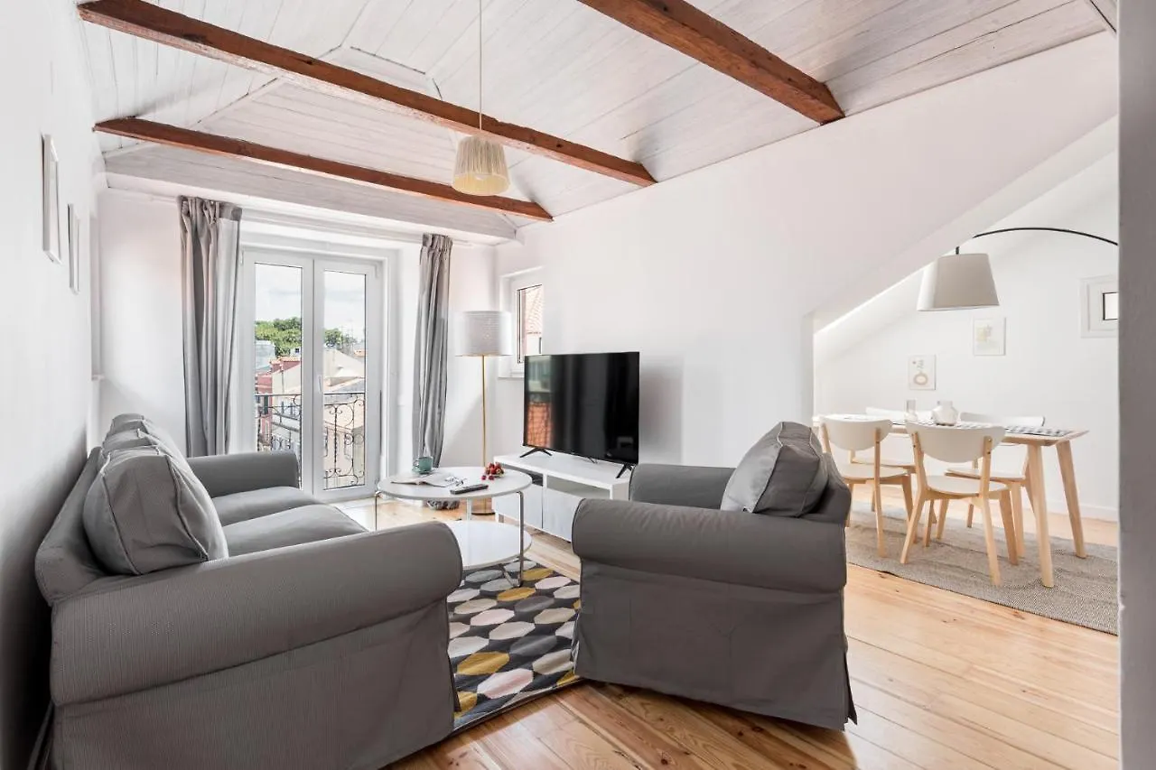 Joivy Stylish 2-Bed Apt With Balcony In Lapa, 5Mins To National Museum Of Ancient Art location